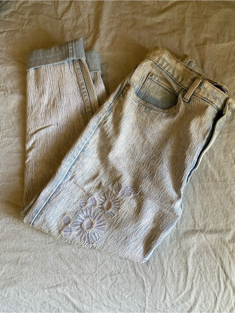 High waisted floral embroidered ankle jean